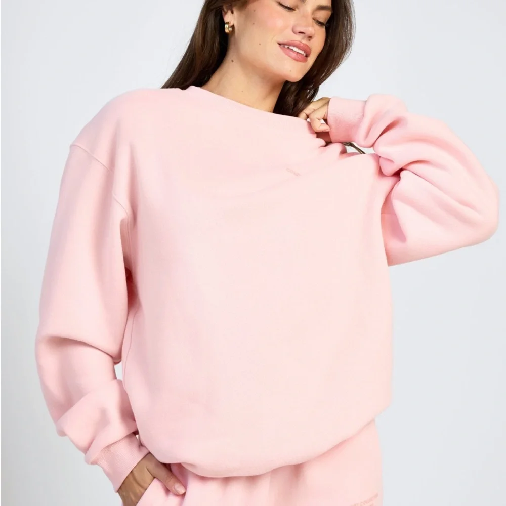 Women's Relaxed Crewneck Sweatshirt in Light Pink - Picture 2 of 3